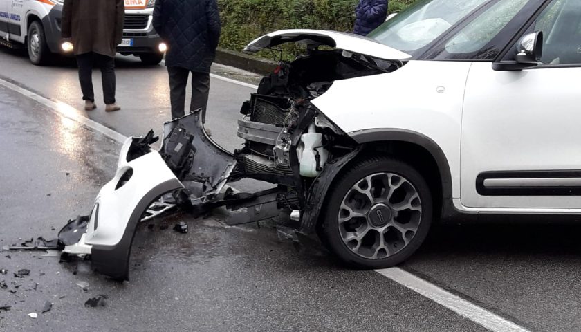 Schianto sulla SS 91 a Campagna: due auto coinvolte