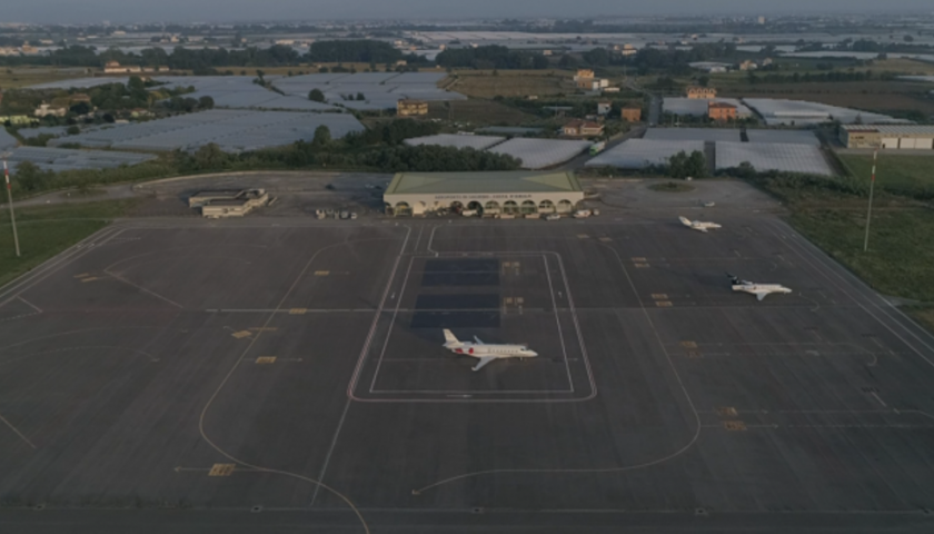 Aeroporto di Salerno, la guerra politica che blocca l’operazione rilancio