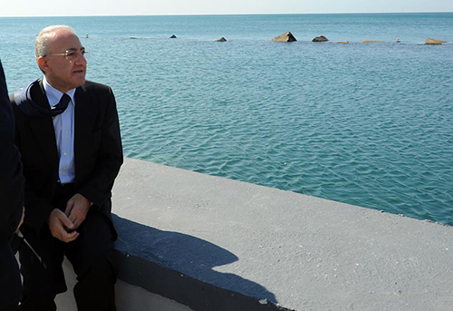 De Luca torna sul lungomare: «Non può diventare un luna park o una sfilata di bancarelle»