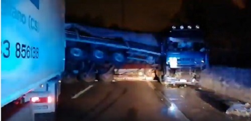 Inferno sul raccordo Sa/Av… traffico paralizzato da ore