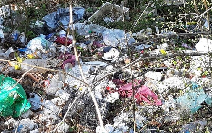 Discariche a cielo aperto nel cuore del Parco Nazionale del Cilento