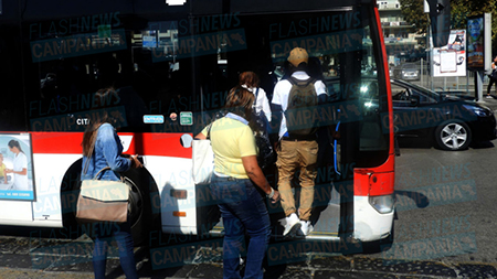 Busitalia taglia le corse per l’università, protesta degli studenti