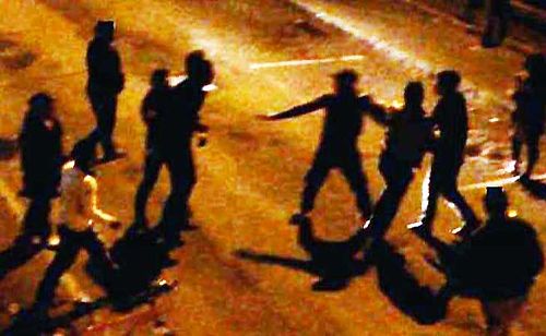 Battipaglia, botte in centro: ferito un giovane