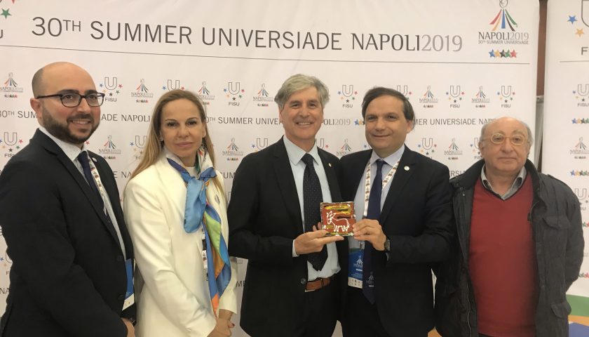 Universiadi 2019: ai capi delegazione l’omaggio in ceramica vietrese della Cna di Salerno