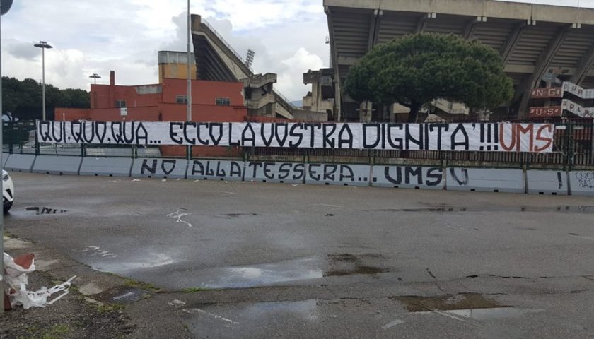 “Qui, Quo, Qua… ecco la vostra dignità!!!”, striscione UMS all’esterno dell’Arechi