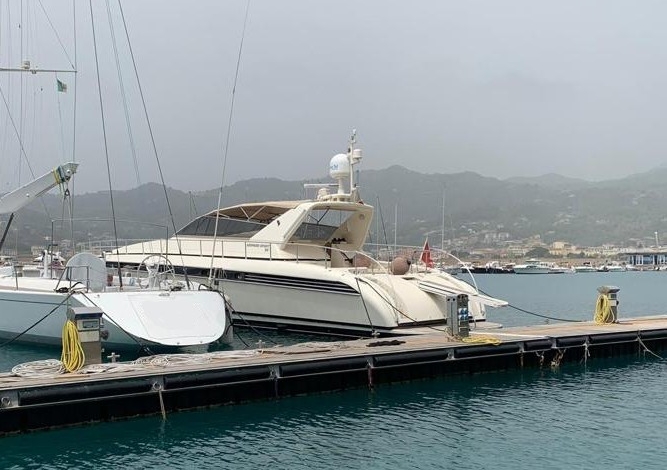 Recuperato nel porto di Sapri Yacht rubato nel napoletano