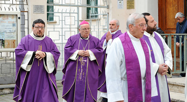 Salerno, l’addio del vescovo Moretti