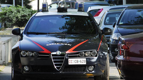 Battipaglia, distrugge un’auto in sosta davanti un bar: ebolitano denunciato