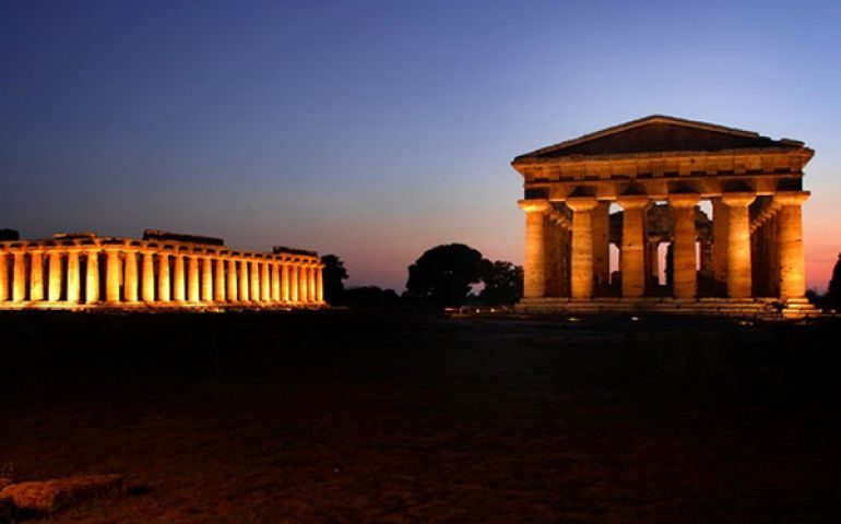 Spettacoli all’aperto a Paestum e a Padula, l’idea “Covid free” del Governatore De Luca