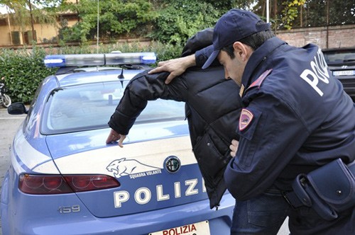 Giovane pregiudicato arrestato per furto in un supermercato del centro cittadino di Salerno