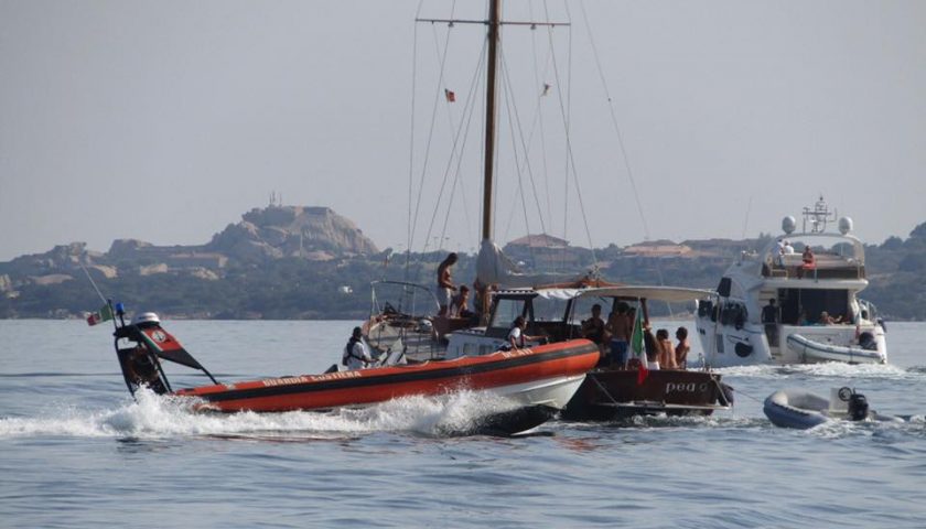 Peschereccio affonda a largo di Capodorso, marinai salvati dalla Guardia Costiera