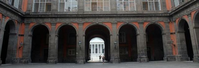 Picnic al Palazzo Reale di Napoli, cacciati studenti e maestre di Eboli