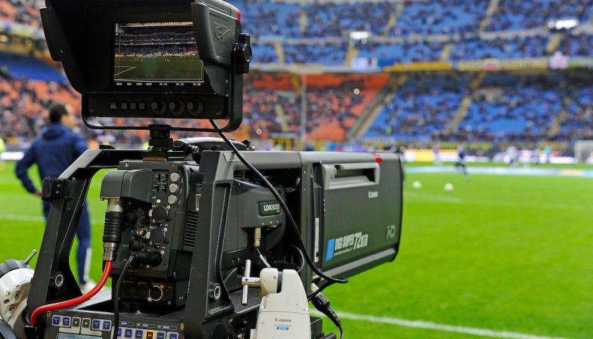 Dopo l’Antitrust ancora noie per Sky: anche il Tar del Lazio conferma la multa per il pacchetto Sky-Calcio chiesta dal Codacons