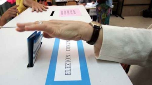 Voti nei comuni del salernitano: affluenza alle 12 sotto il 16%, a Castelnuovo di Conza il 3%