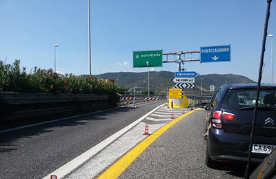 Camion perde merce, traffico in tilt sulla tangenziale di Salerno