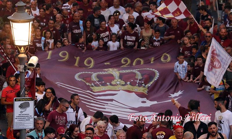 FOTO – Centenario Salernitana, in migliaia in corteo ed a Piazza della Concordia
