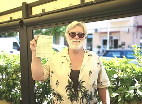 Multato per finestrino aperto, “assurdo”