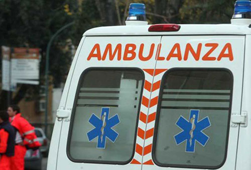 Cava de’ Tirreni, incidente con lo scooter: in prognosi riservata un 47enne