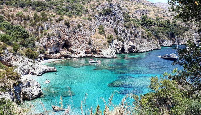 Marina di Camerota, turista scivola e batte la testa: finisce in ospedale