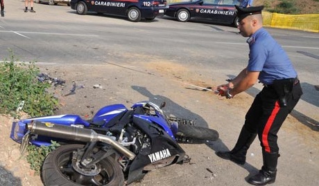 Incidente mortale. La vittima un centauro di 62 anni