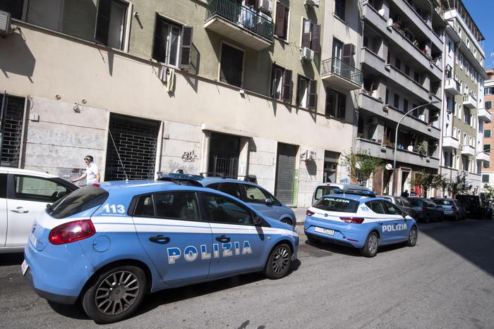 Rissa in piazza Gloriosi tra romeni e botte tra commercianti in via Posidonia