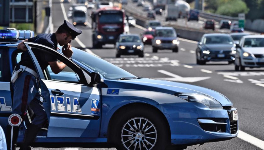 Sul bus da Bologna alla Sicilia con l’intento di togliersi la vita. Salvato dalla Polizia a Salerno