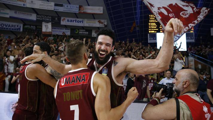 Basket, Apoteosi Venezia: 87-61 contro Sassari in gara-7 e quarto tricolore