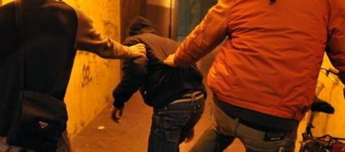 Baby gang accerchia e picchia un 13enne a Sarno per la bici elettrica: salvato da una passante Baby gang accerchia e picchia un 13enne a Sarno per la bici elettrica: salvato da una passante