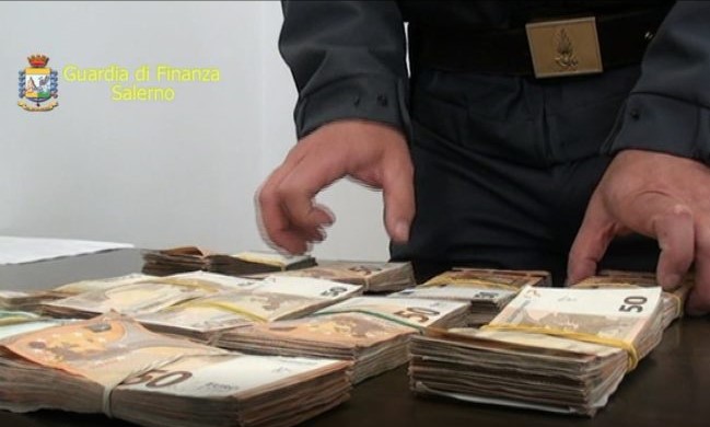 Mazzette alla Tributaria, confessione fiume del segretario