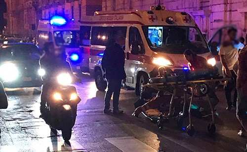 Salerno: travolta da uno scooter mentre attraversa, ragazza in ospedale