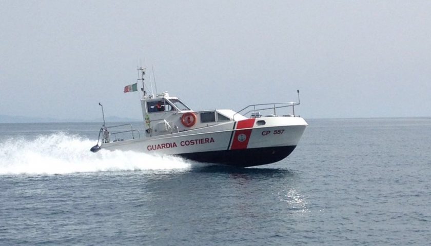 Imbarcazione a picco a Conca dei Marini, 4 persone in salvo