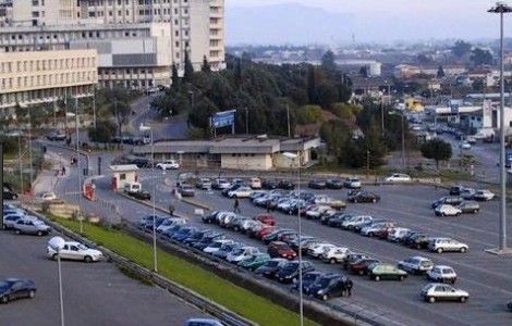 Salerno, parcheggio del Ruggi: “Arrangiatevi”