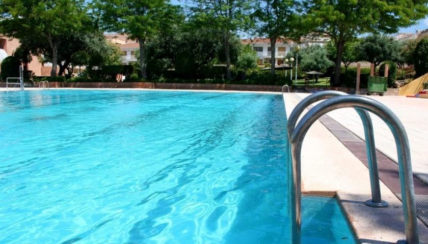 Tragedia sfiorata a Pontecagnano, 30enne colto da malore in piscina