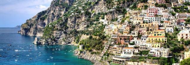 Acqua a bordo imbarcazione con 100 passeggeri partiti da Positano: indagini in corso