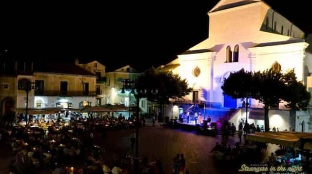 Consumano al bar di Ravello e scappano: due turiste romane acciuffate dal titolare