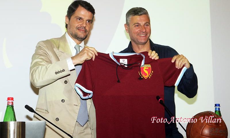 Salernitana: maglia celebrativa andata a ruba, scorte esaurite