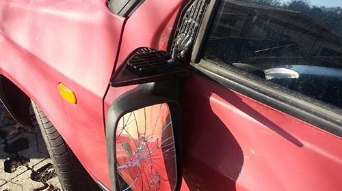 Salerno, vandali in via Laurogrotto: danni alle auto