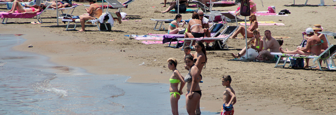 Mare «eccellente» a Salerno e il sindaco revoca due divieti