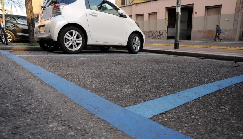 CAVA DE’ TIRRENI, NIENTE STRISCE BLU IN VIA TAFURI