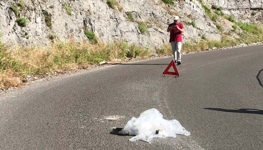 Ravello-Tramonti: si apre voragine al centro della strada