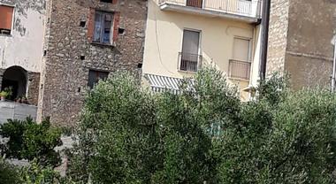 Tragedia nel Cilento:70enne lavora sul tetto, perde l’equilibrio cadendo nel vuoto