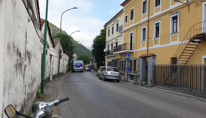 Vietri, pedone travolto sulla strada per le scalette che portano alla stazione. E l’ascensore resta ancora chiuso