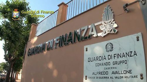 Salerno, guadagna 100mila euro senza pagare imposte: influencer nel mirino della Guardia di Finanza