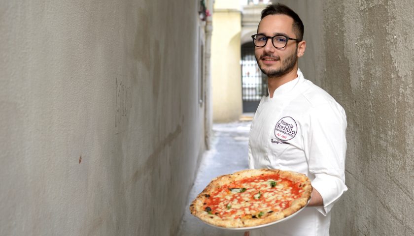 Salerno generosa: distribuite 250 pizze “sospese” a Via Tribunali da Rodolfo Sorbillo