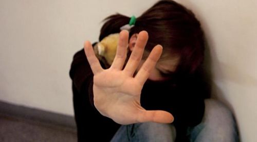 Ragazza di Marina di Camerota denuncia violenza sessuale in casa di un 31enne