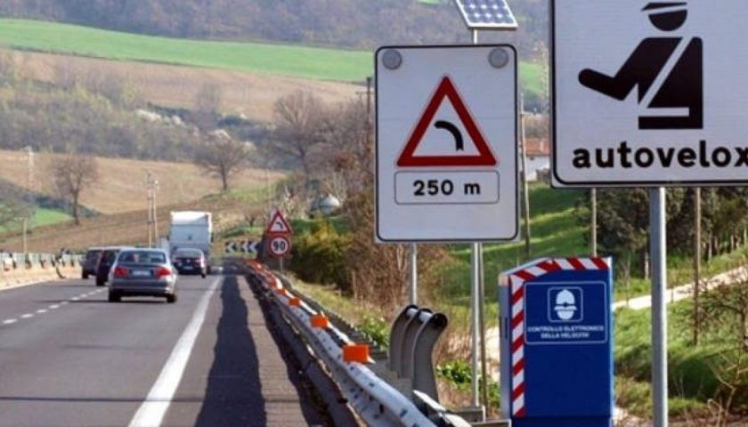 Restringimento della carreggiata sul raccordo Salerno – Avellino per l’installazione di autovelox: ecco quando e dove