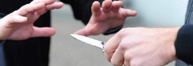 Shock a Buccino, si ferma per dare un passaggio ma viene rapinato