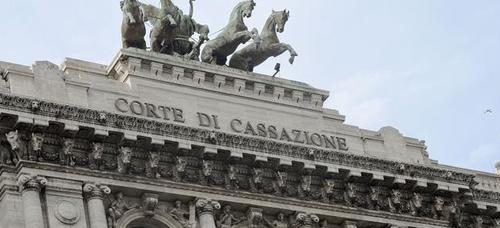 Scommesse illegali, la Cassazione conferma la custodia cautelare per due persone: “Partecipazione attiva a clan criminale”