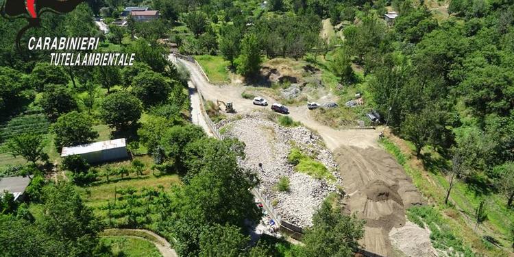 Bracigliano, drone dei Carabinieri individua mega discarica abusiva