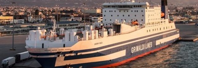 Traghetto fermo in mare, odissea  di notte tra Salerno e Sicilia
